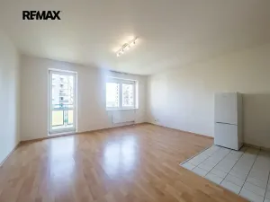 Pronájem bytu 1+kk, Praha - Horní Měcholupy, Padovská, 32 m2