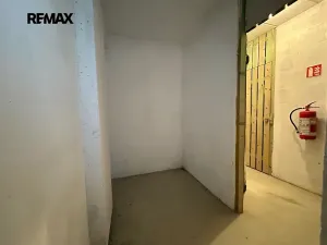 Pronájem bytu 1+kk, Praha - Horní Měcholupy, Padovská, 32 m2
