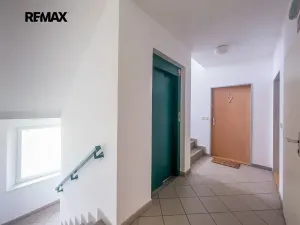 Pronájem bytu 1+kk, Praha - Horní Měcholupy, Padovská, 32 m2