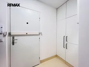 Pronájem bytu 1+kk, Praha - Libeň, Na dlážděnce, 38 m2