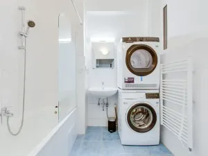 Pronájem bytu 1+kk, Praha - Karlín, Sokolovská, 28 m2