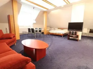 Pronájem bytu 2+1, Hradec Králové, Malé náměstí, 98 m2