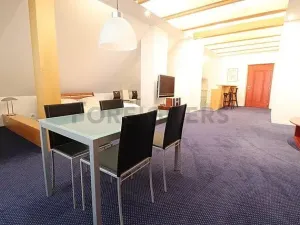Pronájem bytu 2+1, Hradec Králové, Malé náměstí, 98 m2