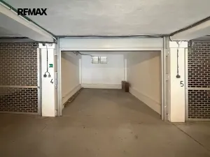 Pronájem garážového stání, Praha - Motol, Brdlíkova, 17 m2