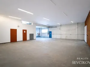 Pronájem obchodního prostoru, Hradec Králové, Vlčkovická, 700 m2