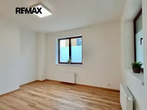 Pronájem bytu 2+kk, Praha - Podolí, Na hřebenech I, 38 m2