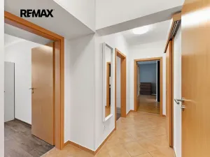 Prodej bytu 3+kk, Praha - Kyje, Sicherova, 79 m2