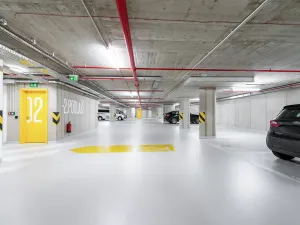 Pronájem garážového stání, Praha - Smíchov, Nádražní, 13 m2