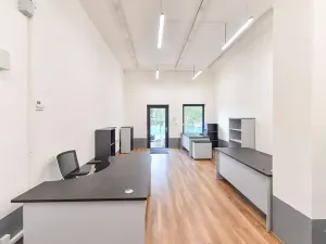 Prodej obchodního prostoru, Praha - Horní Počernice, Komárovská, 210 m2