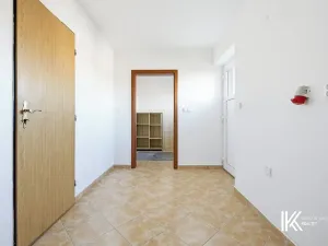 Prodej kanceláře, Hrochův Týnec, 356 m2