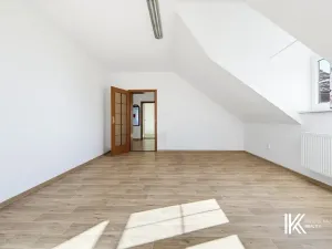 Prodej kanceláře, Hrochův Týnec, 356 m2