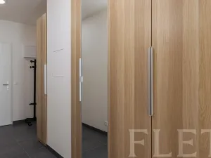 Pronájem bytu 1+kk, Praha - Hostavice, Českobrodská, 36 m2