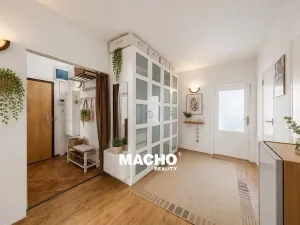 Prodej bytu 3+1, Praha - Modřany, Pirinská, 77 m2