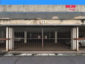 Pronájem garážového stání, Hradec Králové, třída Edvarda Beneše, 12 m2