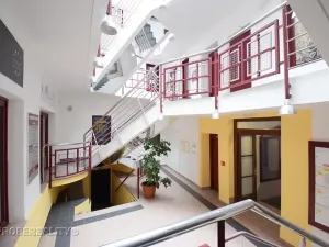 Pronájem obchodního prostoru, Beroun, V Pražské bráně, 42 m2