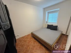 Pronájem bytu 1+1, Vrchlabí, Nám. Míru, 30 m2