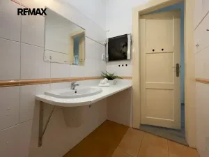 Pronájem bytu 2+kk, Praha - Holešovice, Farského, 51 m2