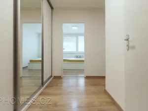 Pronájem bytu 2+kk, Praha, Novoborská, 44 m2