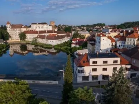 Pronájem bytu 2+kk, Jindřichův Hradec, Rybniční, 57 m2