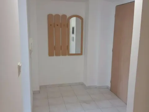 Pronájem bytu 2+kk, Karlovy Vary, Moravská, 84 m2