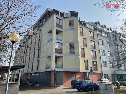 Pronájem bytu 2+kk, Pardubice, Mezi Mosty, 76 m2