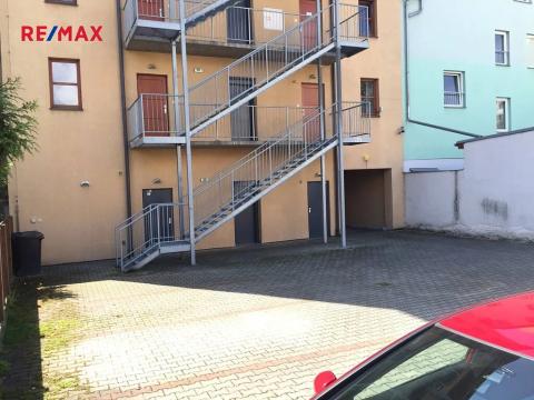 Pronájem garážového stání, České Budějovice, J. Š. Baara, 20 m2