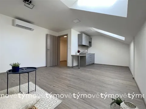 Pronájem bytu 1+kk, Pardubice, Sladkovského, 31 m2