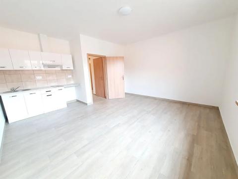 Pronájem bytu 1+kk, Praha - Slivenec, Ke Smíchovu, 31 m2