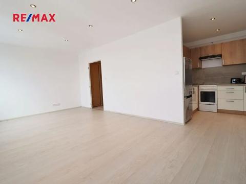 Pronájem bytu 1+kk, Praha - Černý Most, Doležalova, 34 m2