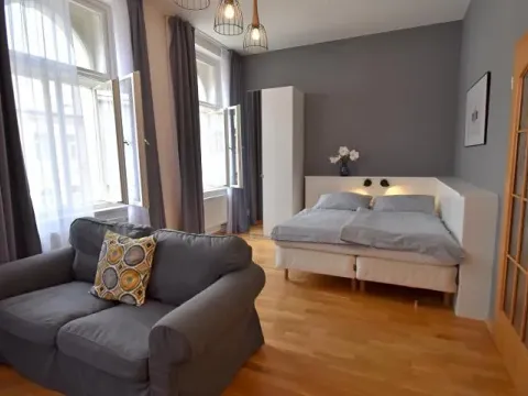 Pronájem bytu 1+kk, Praha - Vinohrady, Sázavská, 35 m2