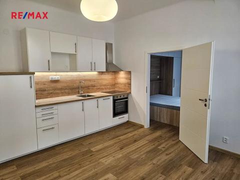 Pronájem bytu 2+kk, Praha - Vysočany, Mlékárenská, 49 m2
