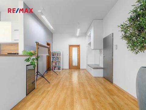 Prodej kanceláře, Plzeň, Plaská, 65 m2