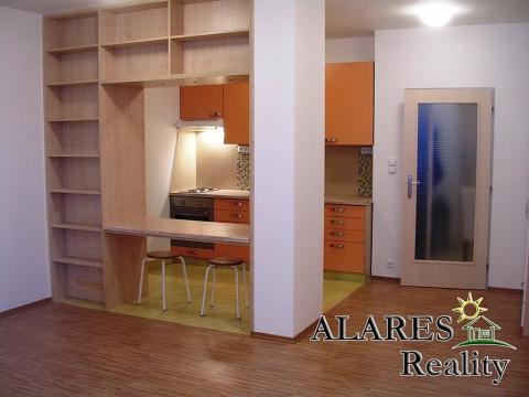 Pronájem bytu 1+kk, Praha - Prosek, Prosecká, 40 m2