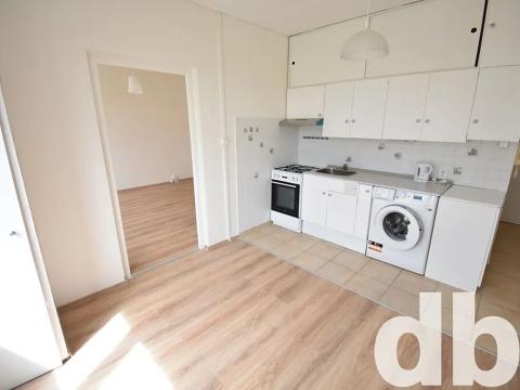 Pronájem bytu 1+1, Karlovy Vary, Chomutovská, 36 m2