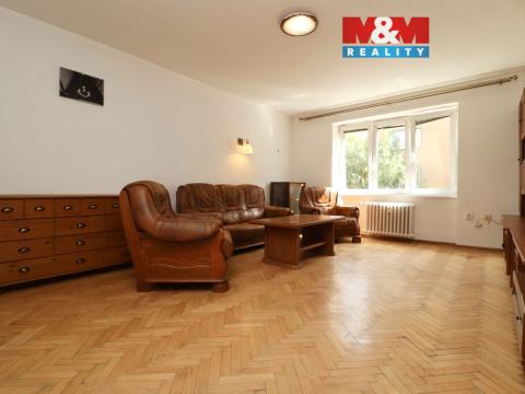 Prodej bytu 2+1, Karlovy Vary - Drahovice, nám. V. Řezáče, 58 m2