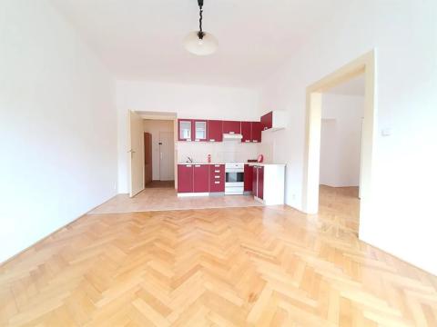 Pronájem bytu 2+kk, Praha - Nusle, náměstí Hrdinů, 52 m2