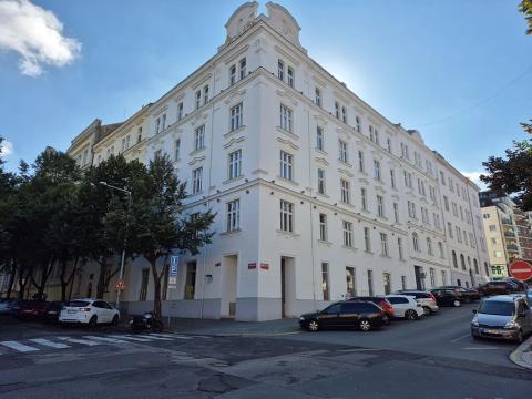 Pronájem kanceláře, Praha - Žižkov, Žerotínova, 400 m2