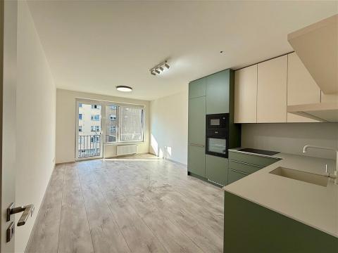 Pronájem bytu 2+kk, Praha, Kolbenova, 50 m2