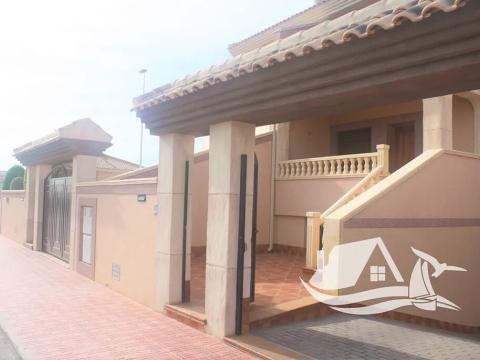 Prodej rodinného domu, Guardamar del Segura, Španělsko, Urbanización Los Altos Números 335-385, 210 m2