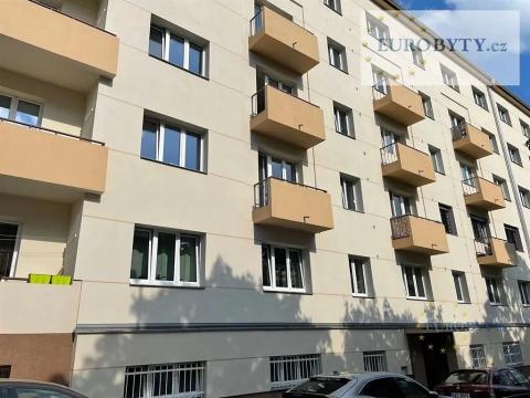 Pronájem bytu 1+kk, Praha - Vršovice, Jerevanská, 30 m2
