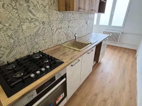 Pronájem bytu 2+1, Hrádek, 1. máje, 53 m2