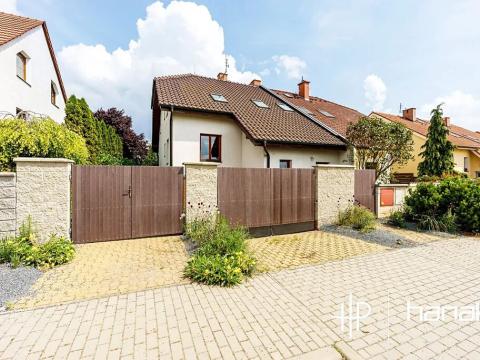 Prodej rodinného domu, Hněvotín, 240 m2