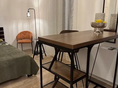 Pronájem bytu 1+kk, Praha - Smíchov, Kmochova, 25 m2