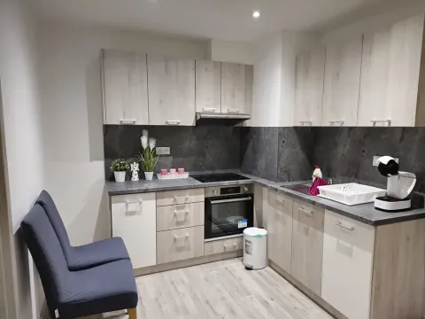 Pronájem obchodního prostoru, Neratovice, Kojetická, 11 m2