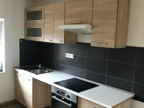 Pronájem bytu 2+1, Liběchov, nám. V. Levého, 53 m2