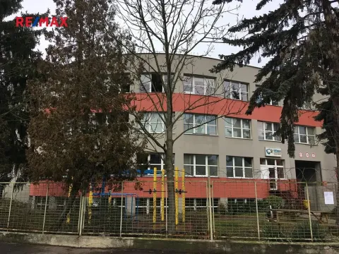 Pronájem kanceláře, Praha - Hloubětín, Nademlejnská, 77 m2