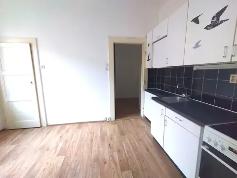 Pronájem bytu 1+1, Praha - Vršovice, Madridská, 38 m2