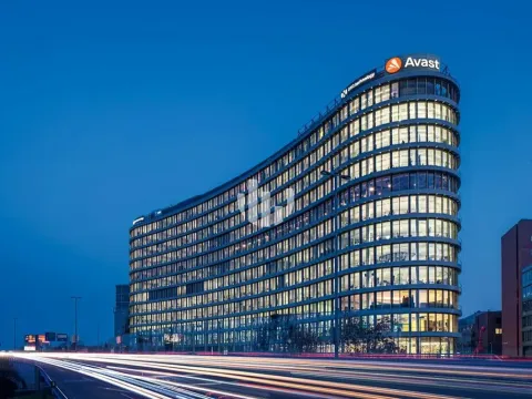 Pronájem kanceláře, Praha - Nusle, Pikrtova, 500 m2