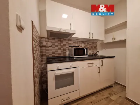Pronájem bytu 1+kk, Chomutov, Sokolská, 28 m2