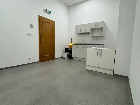 Pronájem kanceláře, Cheb, Obrněné brigády, 40 m2